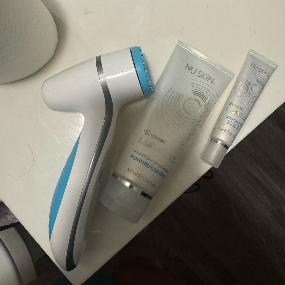 White and Blue Skincare Tools Set